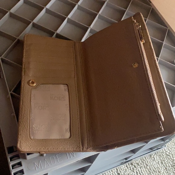 Micheal kors and coach wallets - Picture 4 of 4